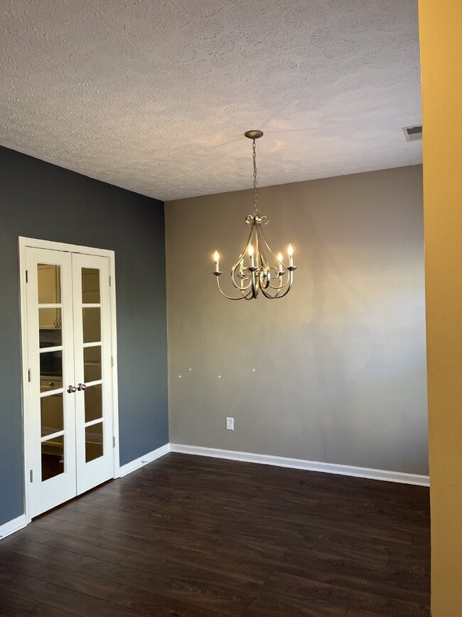 Foto del edificio - "Spacious 3-Bedroom Townhouse Retreat with Fireplace & Hardwood Floors in Antioch!"