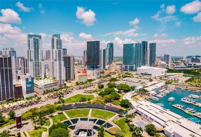 Foto del edificio - 244 Biscayne Blvd