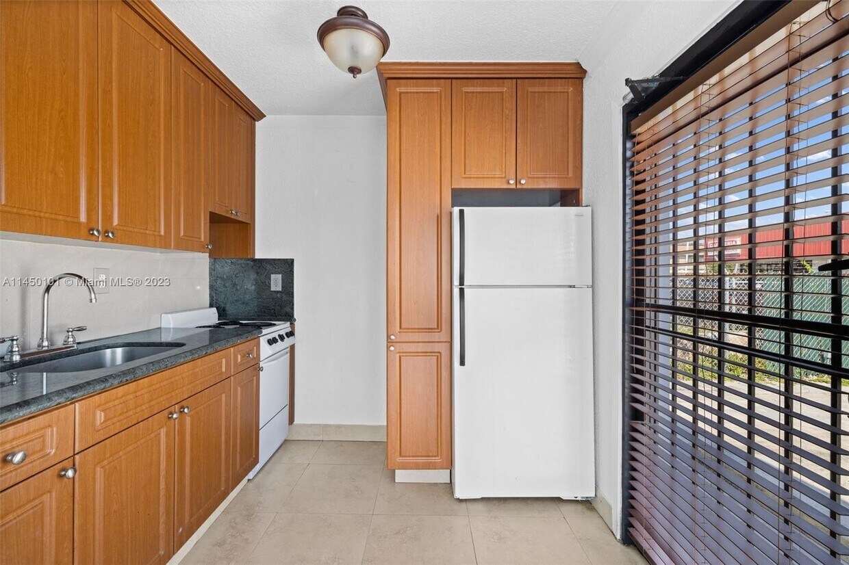Primary Photo - 1174 W 69th Pl