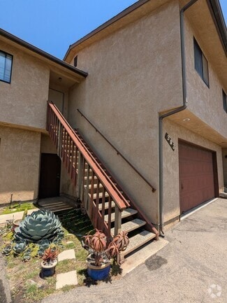 Building Photo - 393-395 Hillview St