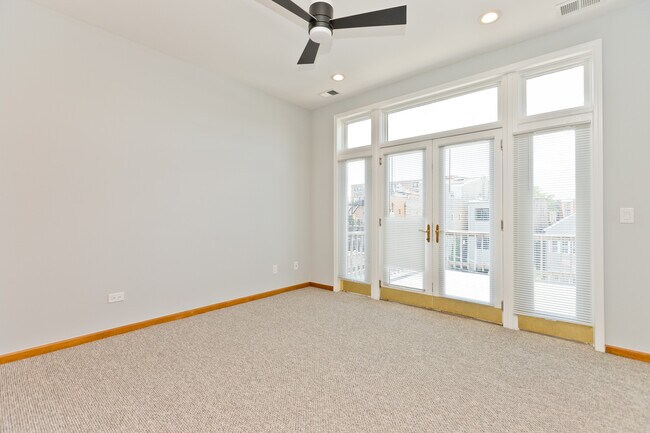 Foto del edificio - 2340 N Greenview Ave