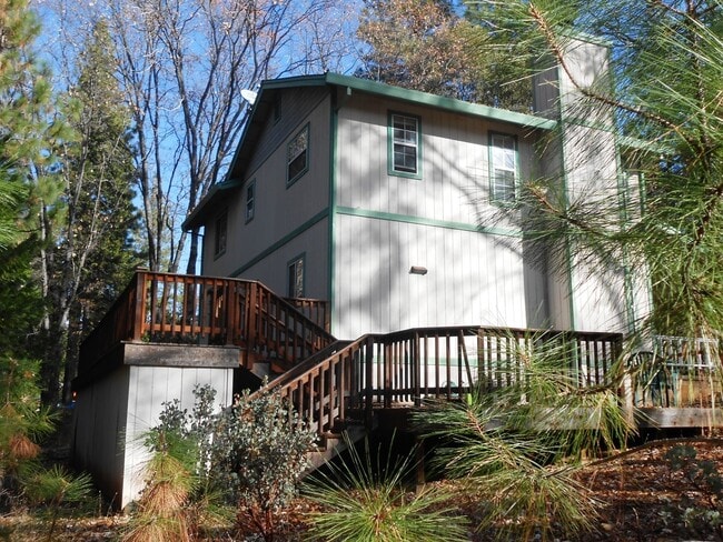 Building Photo - 4896 Chateau Way