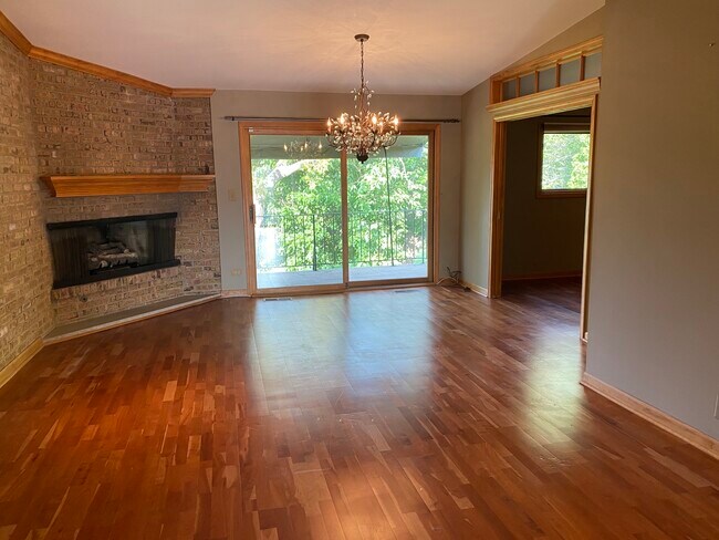 Foto del edificio - 230 Kenston Ct