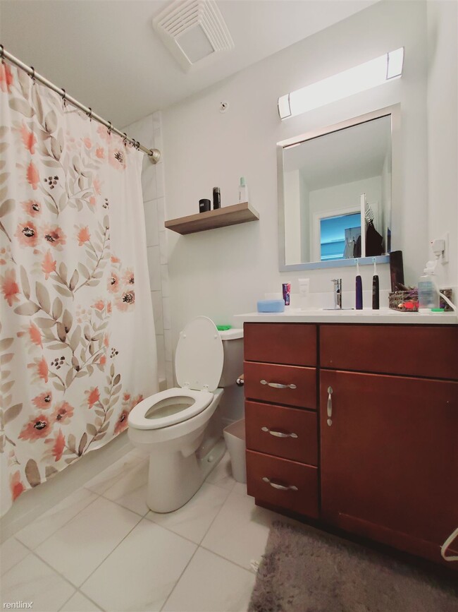 Foto del edificio - 2 br, 2 bath Condo - 965 Hope St Unit 4