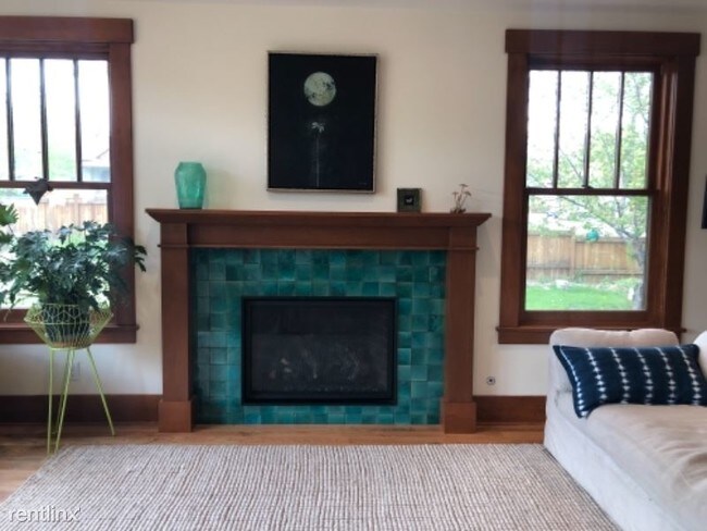 Building Photo - 4 br, 3.5 bath House - 627 Maple Street