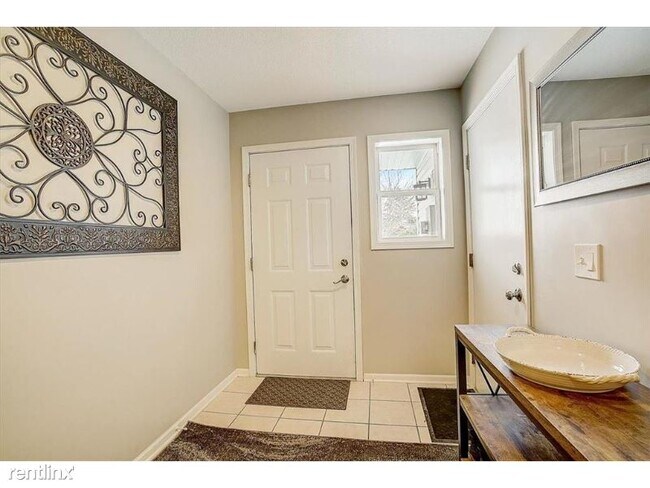 Building Photo - 2 br, 2 bath Townhome - 10712 Tamarack St NW