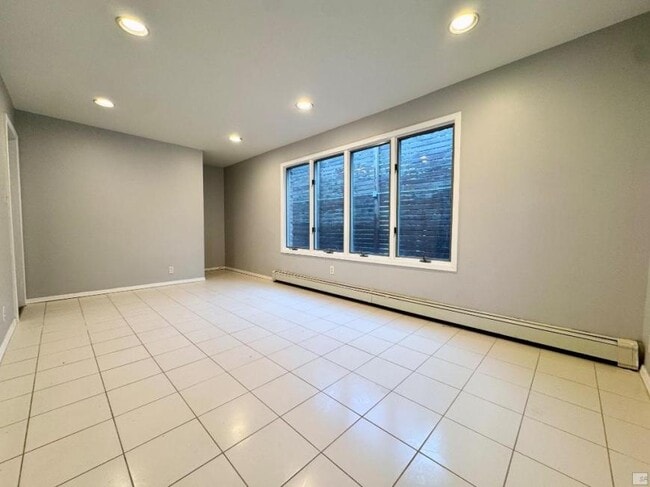 Building Photo - 4 bedroom in HOLLIS NY 11423