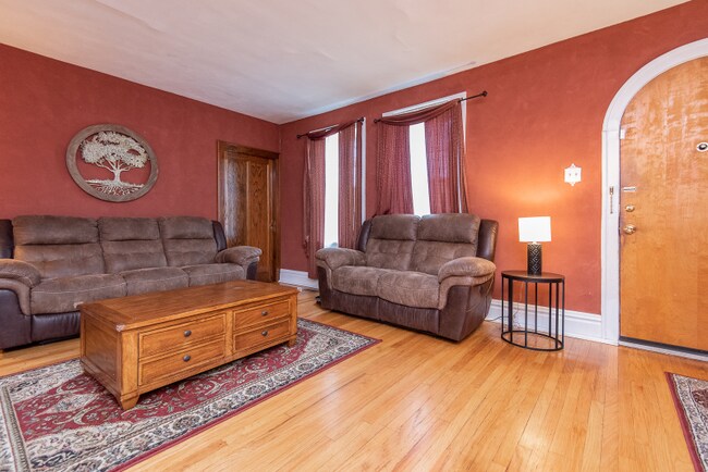 Foto del edificio - 4962 Parker Ave