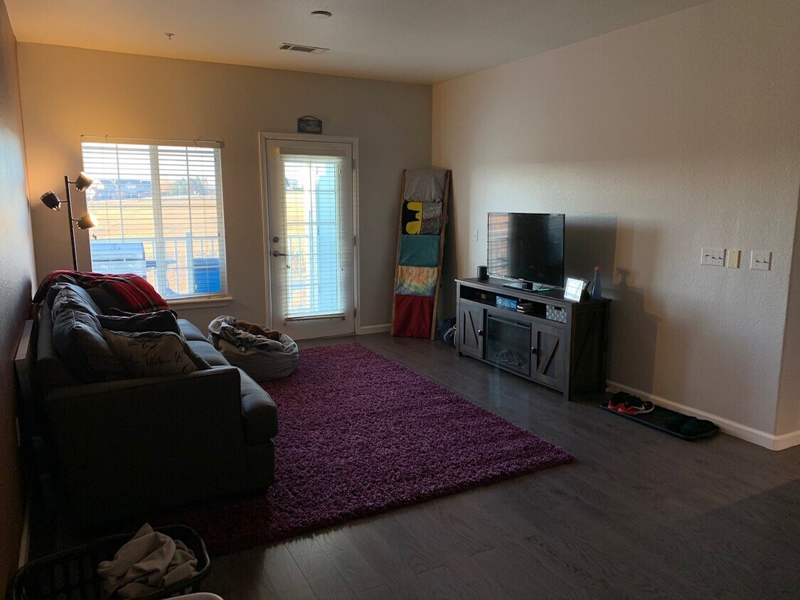 2682 S Cathay Way Unit 201, Aurora, CO 80013 Condo for Rent in Aurora