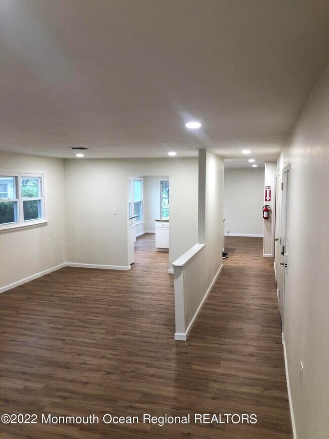 Building Photo - 10 Cumana St