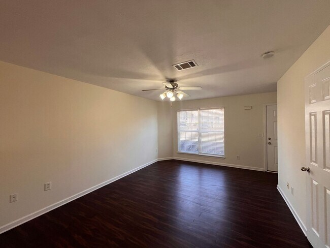 Foto del edificio - Available Now! 2 Bed, 2.5 Bath Townhome in The Cottages Of Lake Forest