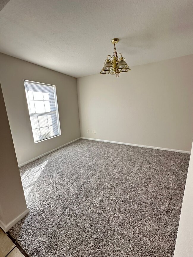 Building Photo - Marion Oaks Unit 10 4 Bedrooms 2 Baths