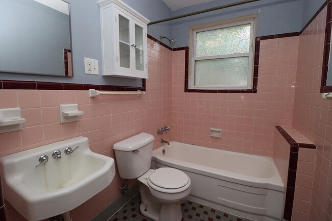 Building Photo - Cozy 2-Bedroom Duplex in Southeast Columbia – Brandon Acres!