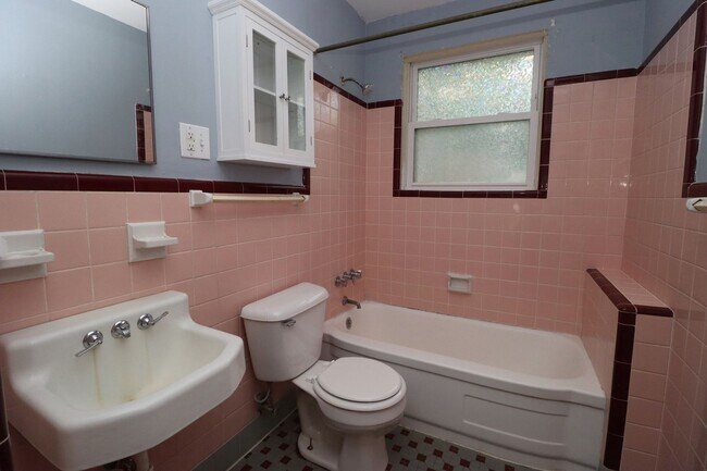 Foto del edificio - Cozy 2-Bedroom Duplex in Southeast Columbia – Brandon Acres!