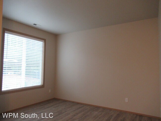 Building Photo - 3 br, 2.5 bath House - 10736 SE 170th St.