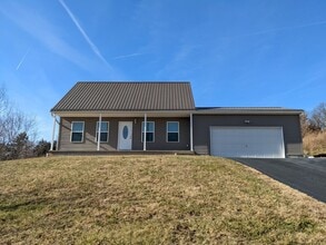 Building Photo - 145 Horseshoe Valley Dr