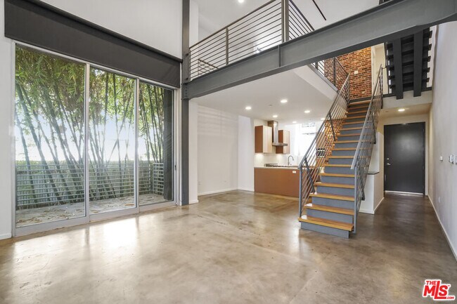 Foto del edificio - 1220 N Orange Grove Ave