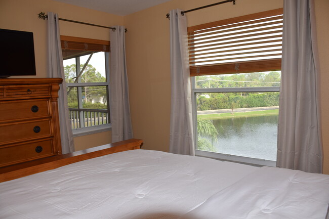 Master bedroom - 3250 Cypress Glen Way