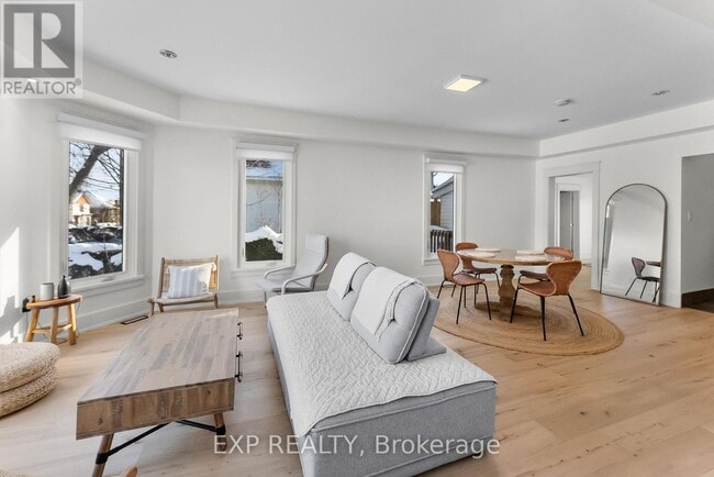 Photo du bâtiment - 4330 Simcoe St