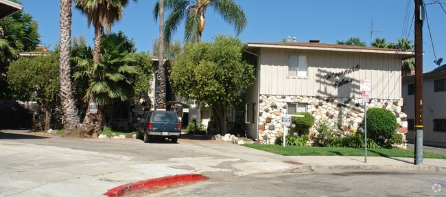 Building Photo - Moorparks Palms