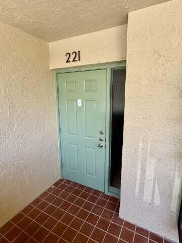 Building Photo - 5055 Oakhill Ln