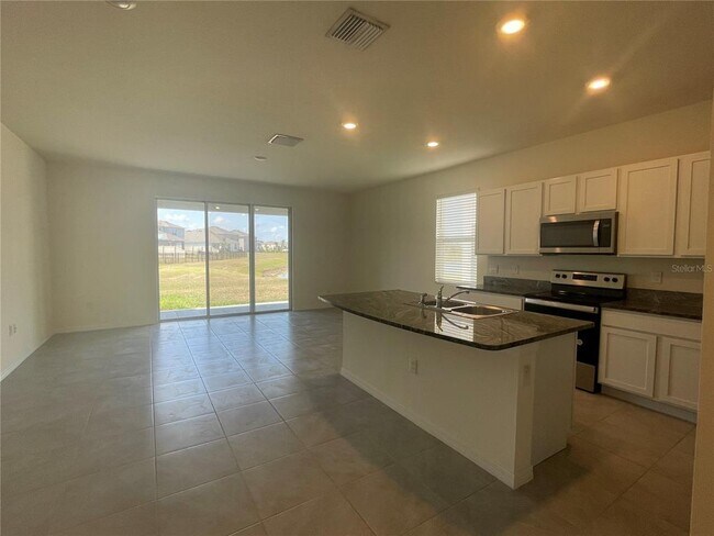 Building Photo - 33078 Major Oak Dr