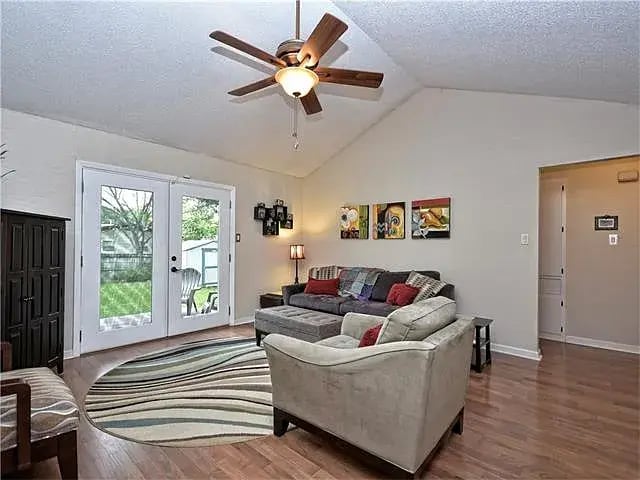 Building Photo - 814 Hill Wood Dr