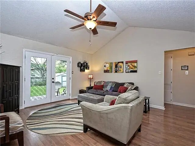 Foto del edificio - 814 Hill Wood Dr