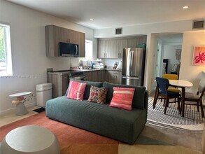 Building Photo - 165 NW 39th St