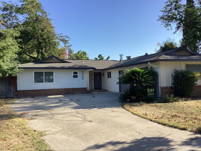 Foto del edificio - 4648 N 6th St