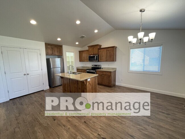 Foto del edificio - 3 Bed, 2 Bath Town Home w/ 2 Car Garage - Idaho Falls