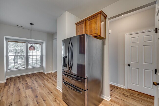 Building Photo - "Charming 3-Bedroom Retreat in Fort Mill -...