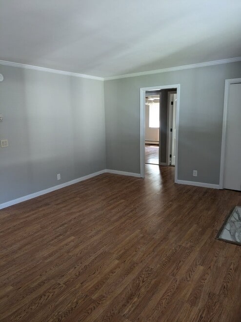 Building Photo - 550 Harding Pl