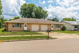 Building Photo - 33 W Klubertanz Dr