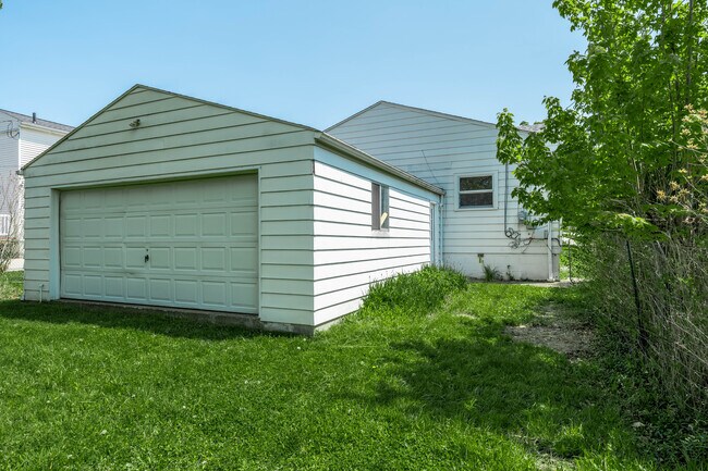 Building Photo - 1282 Summit Dr