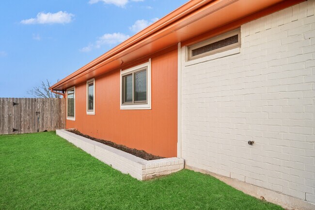 Building Photo - 1530 Hunter Green Ln