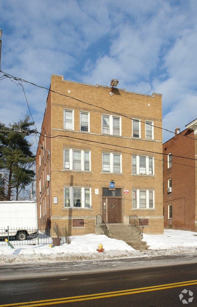 Building Photo - The Hartford Communities