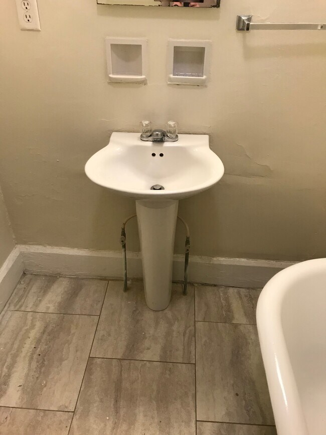 Pedestal sink. - 2043 N Talbott St