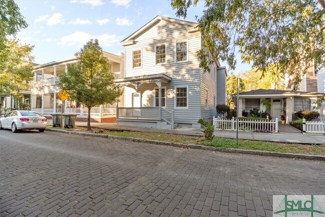 Building Photo - 318 E Waldburg St