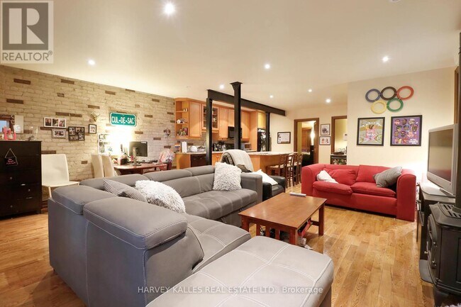 Photo du bâtiment - 152 Hilton Ave