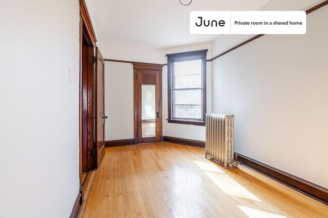 Foto del edificio - Room in Shared 3 bed/1 bath home