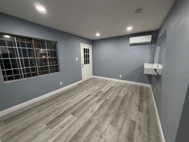 Foto del edificio - 100% NEWLY REMODELED - MUST SEE - WON'T LAST _   Only 4 miles from USC and 6 miles from DTLA