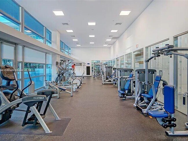 Foto del edificio - 2950 NE 188th St