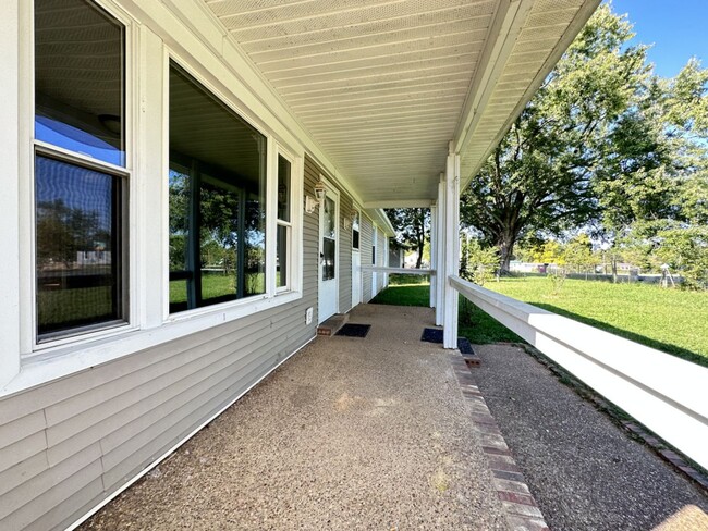Building Photo - 496 Louisiana Ave