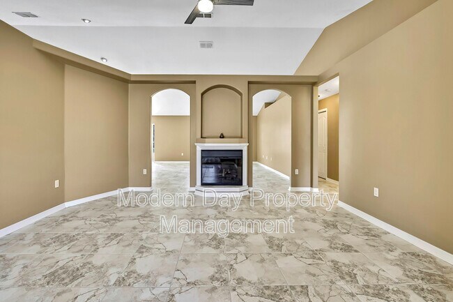Building Photo - 12320 Papercraft Ave
