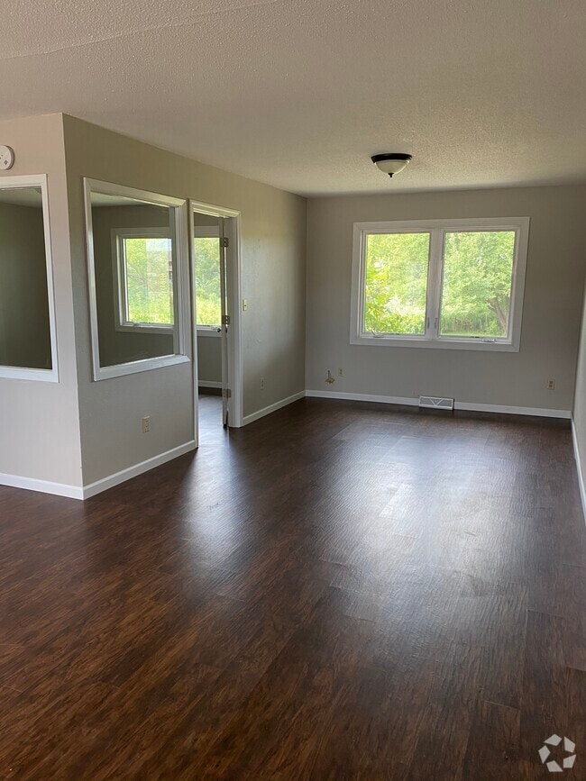 Brookside Park Apartments for Rent with Parking Cedar Falls, IA 2