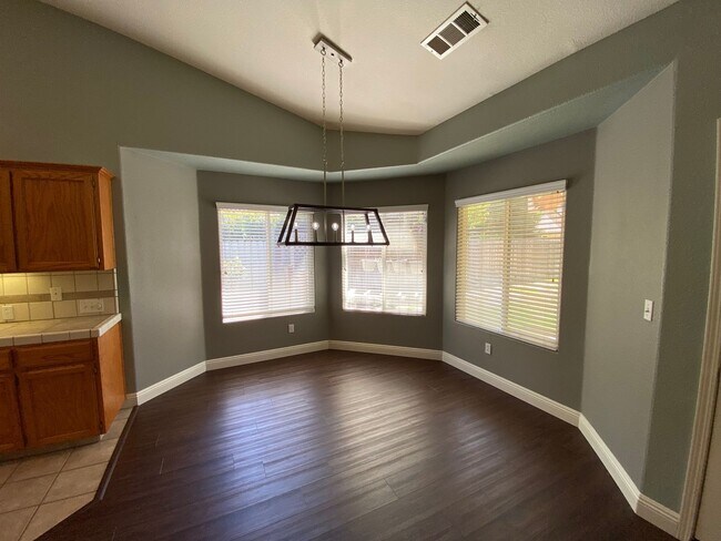Foto del edificio - 2643 W Oakridge Ave