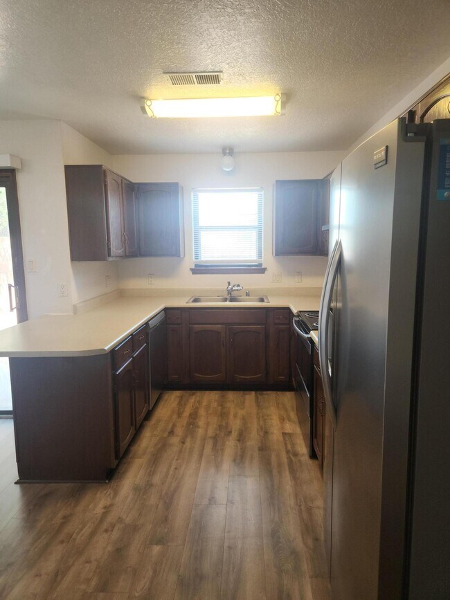 Foto del edificio - 6204 St Josephs Ave NW