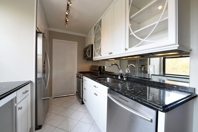 Foto del edificio - 4466 W Pine Blvd