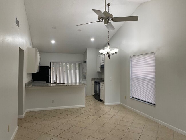 Building Photo - Winter Garden 2 Bedroom 2 Bath home